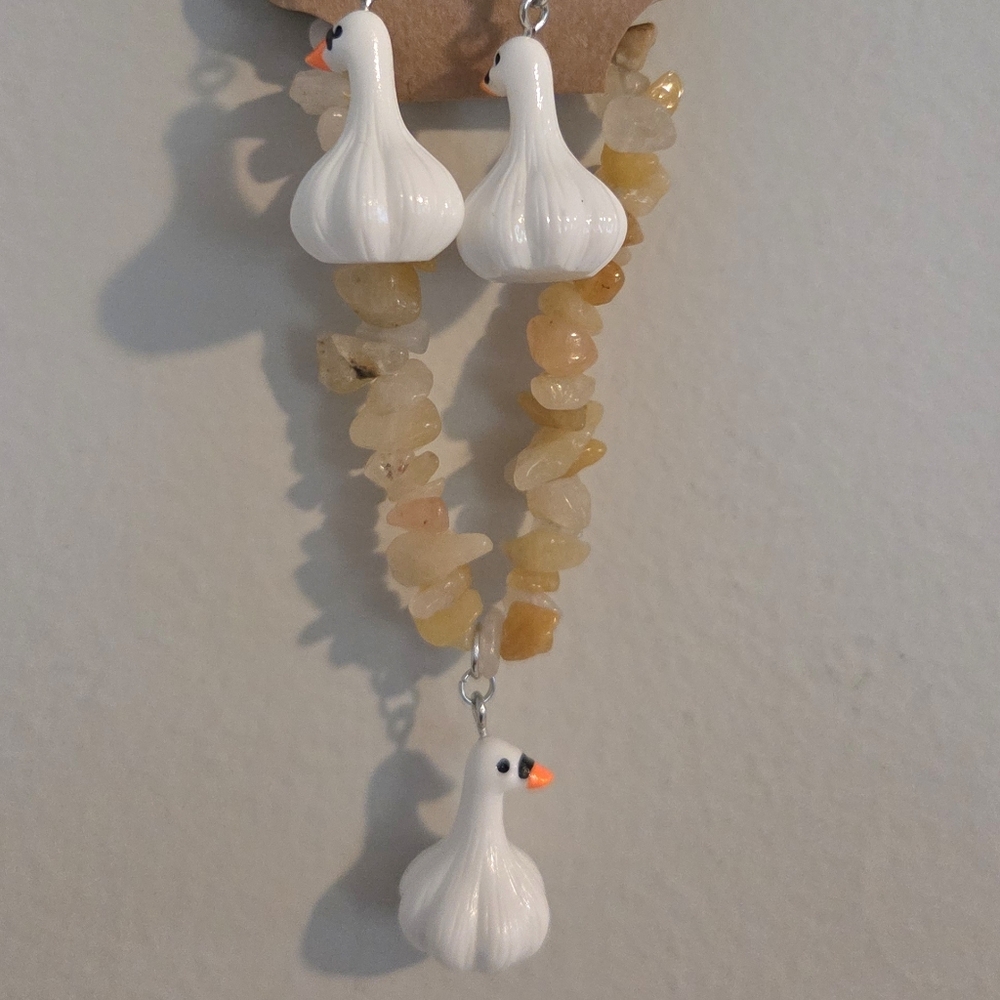 Stretchy Garlic Goose Bracelet and Earring Set